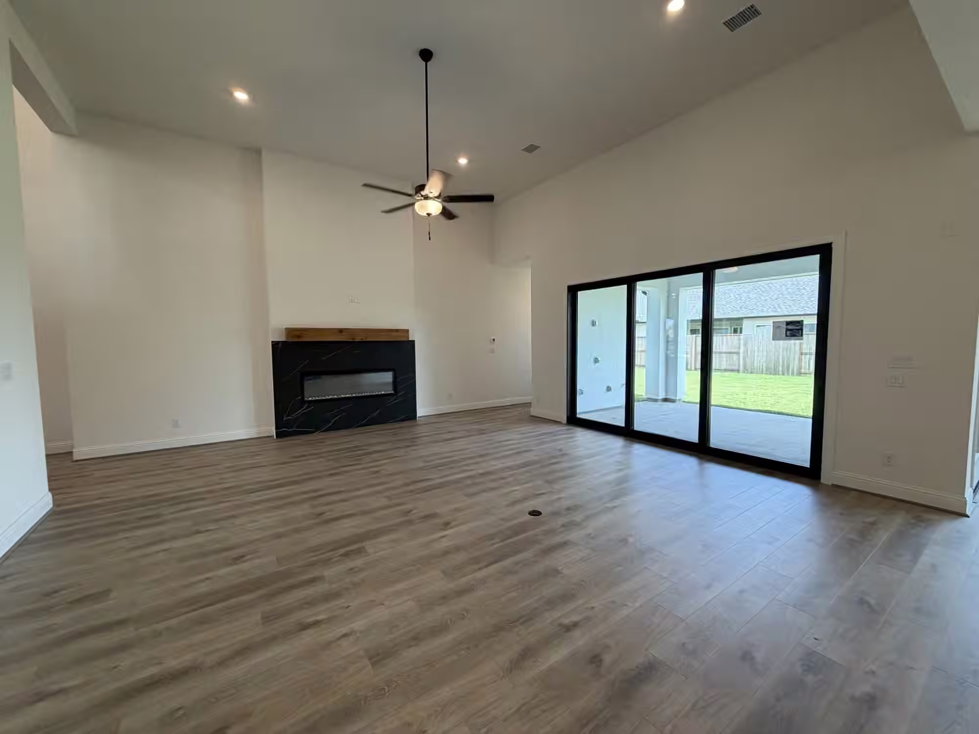 Photo 7 of 5206 Deer Valley Court, Manvel, TX