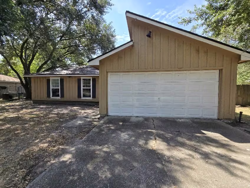 Photo of 2410 Daffodil Street, Highlands, TX
