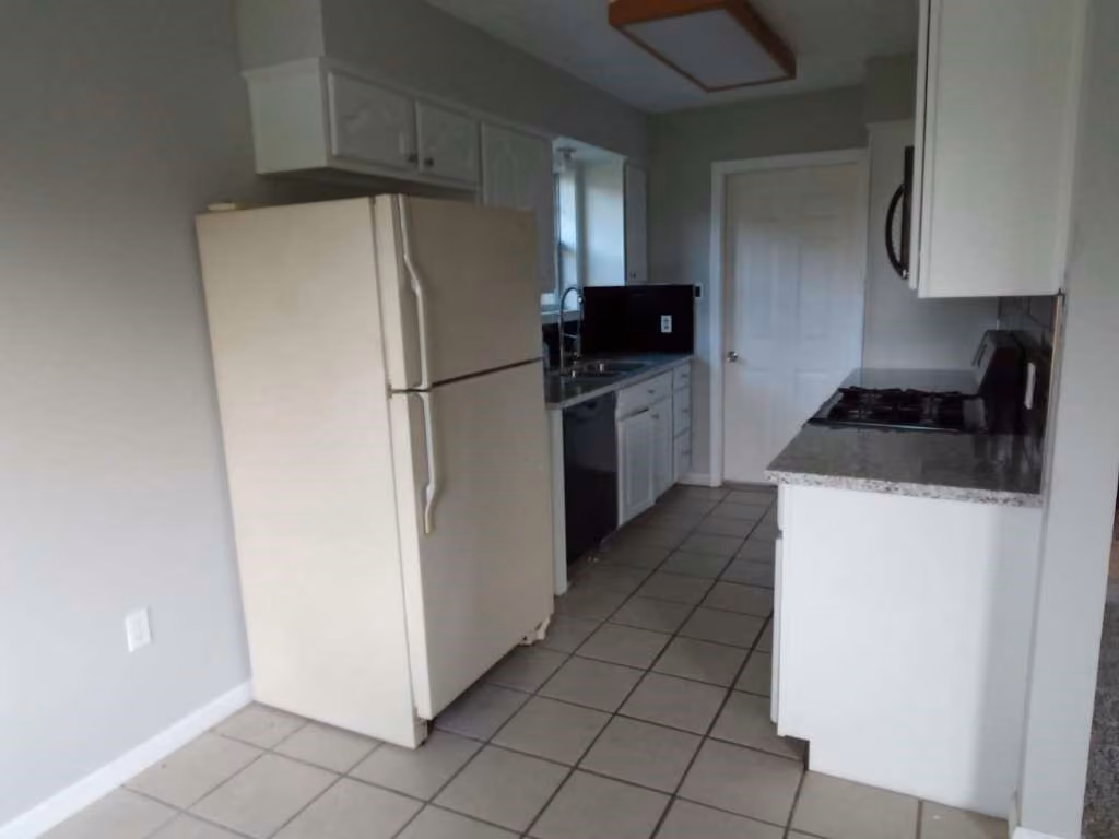 Photo 6 of 2410 Daffodil Street, Highlands, TX