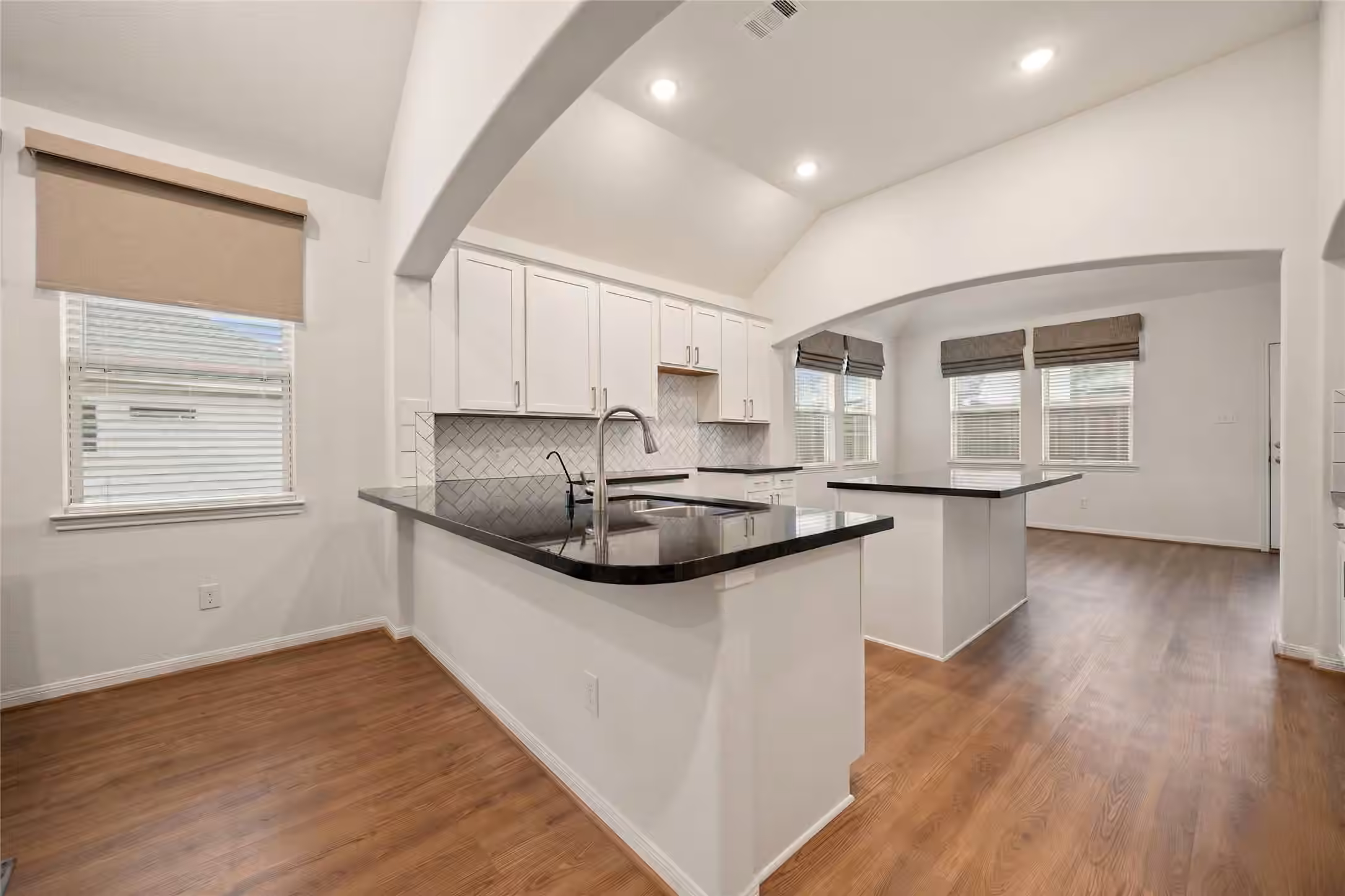 Photo 5 of 10422 Milford Woods Lane, Tomball, TX