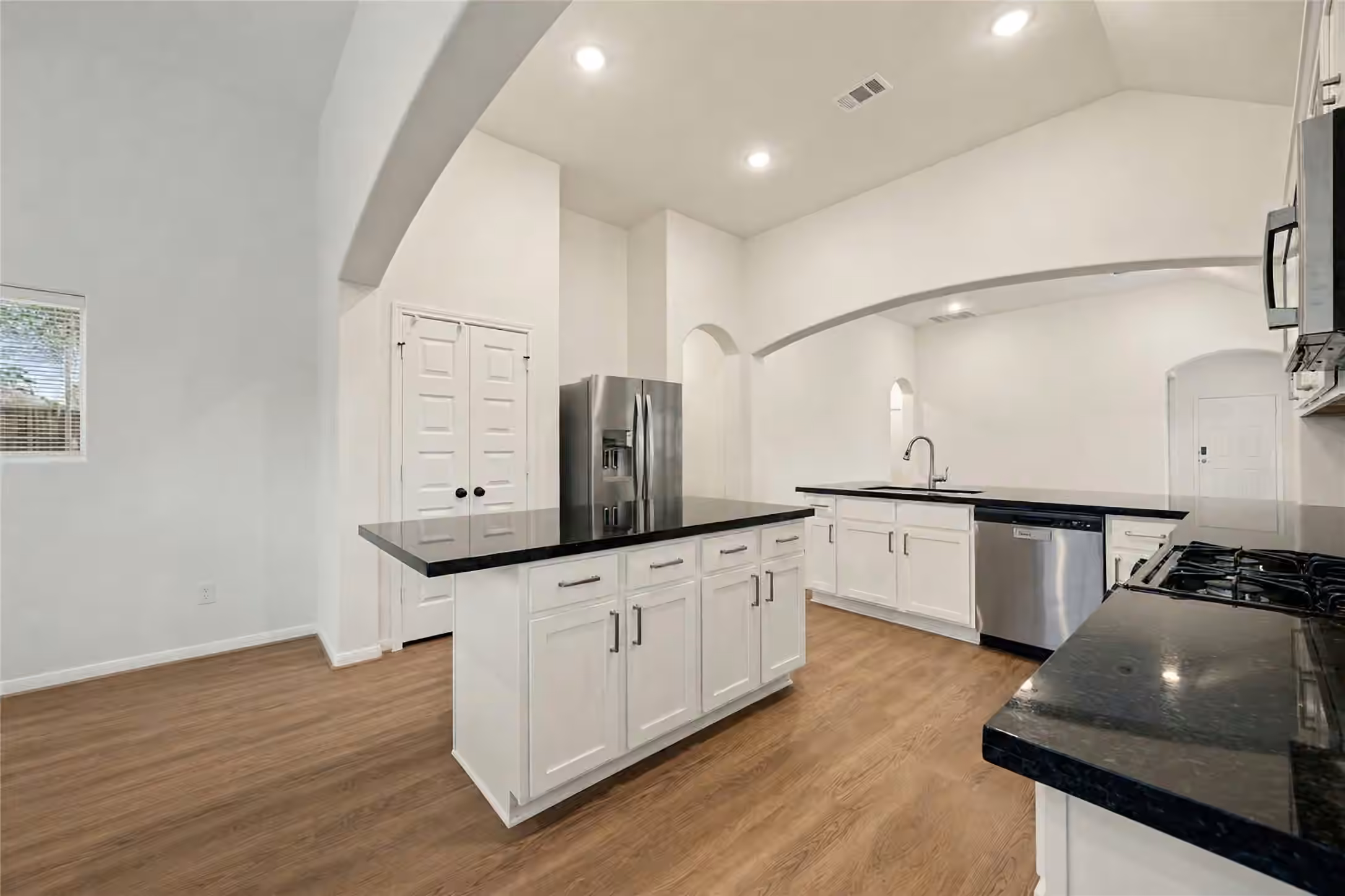 Photo 6 of 10422 Milford Woods Lane, Tomball, TX
