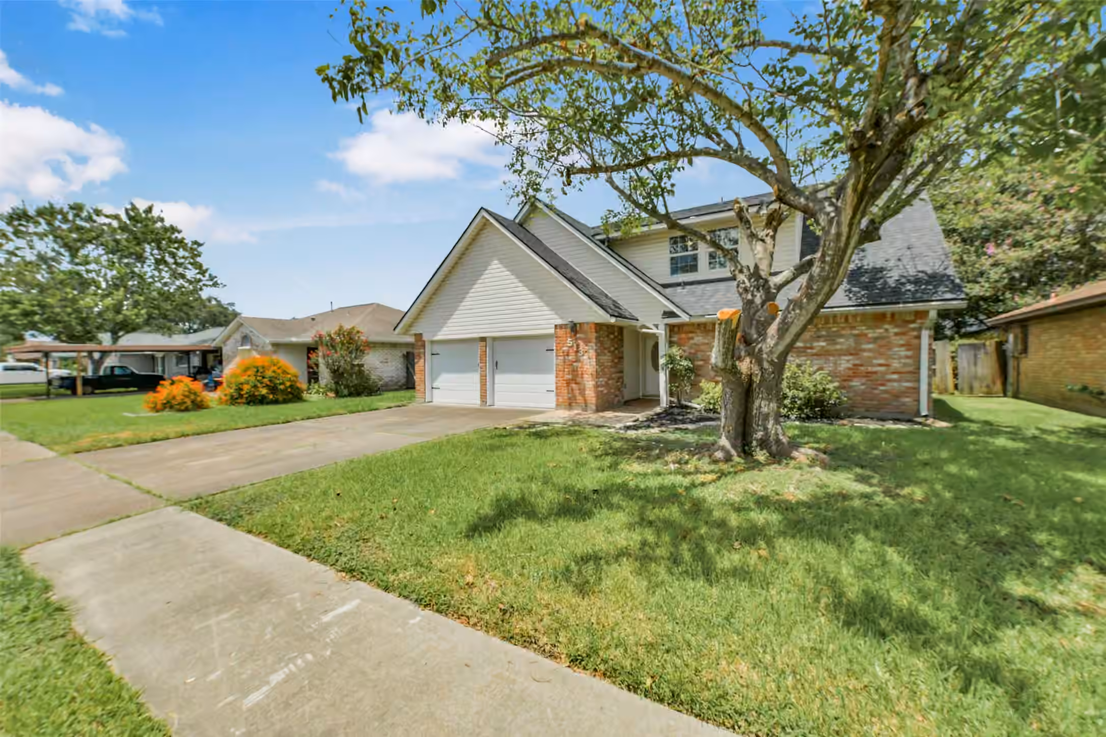 Photo 2 of 513 S Crockett Street, Deer Park, TX