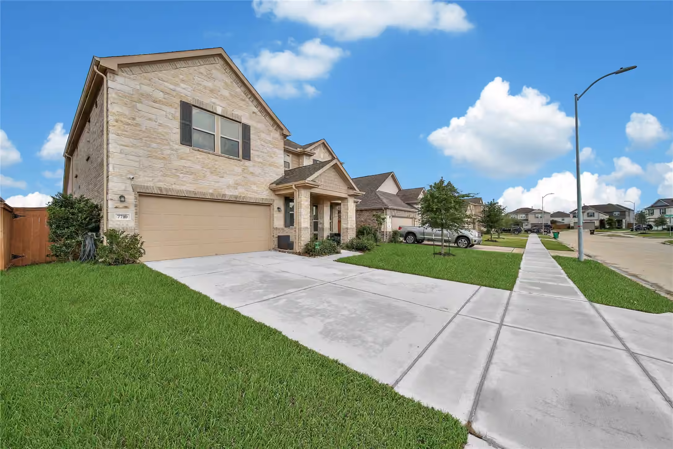 Photo 2 of 7710 Royal Oasis Lane, Cypress, TX