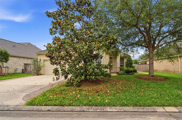 Photo 3 of 2419 S Venice Drive, Pearland, TX