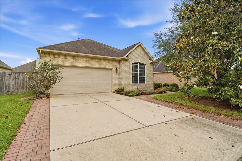 Photo 4 of 2419 S Venice Drive, Pearland, TX