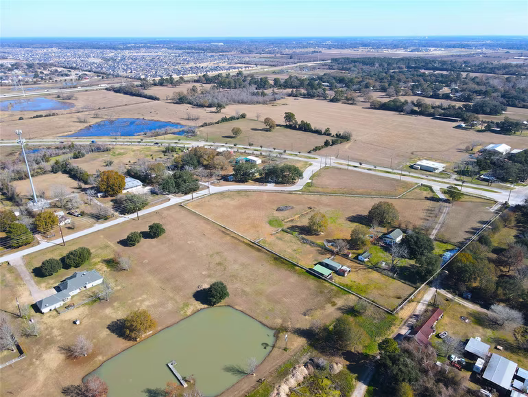 Photo 5 of 18807 Mueschke Road, Tomball, TX