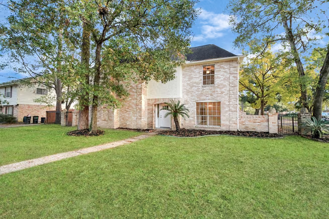 Photo 2 of 3919 Fernglade Drive, Houston, TX