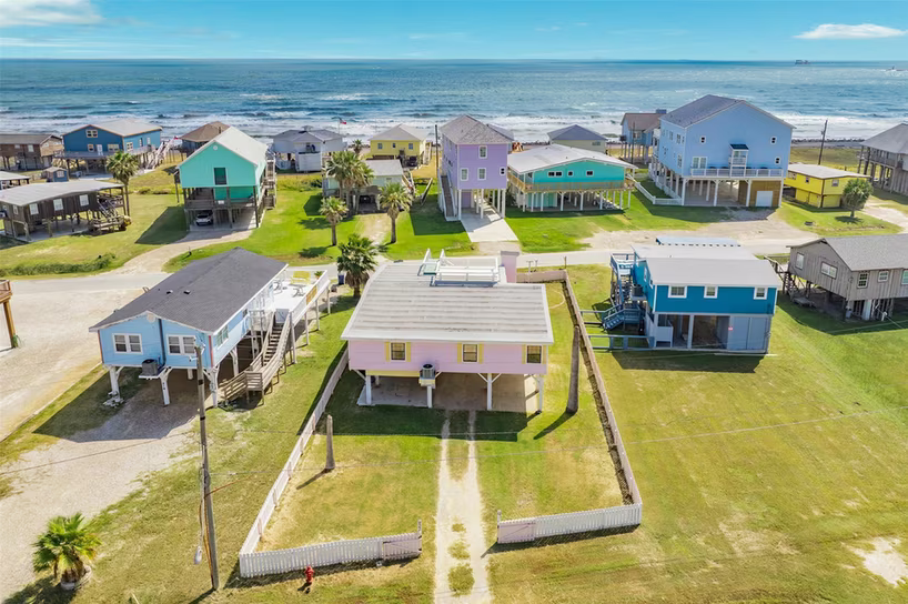Photo 5 of 922 Seashell Drive, Freeport, TX