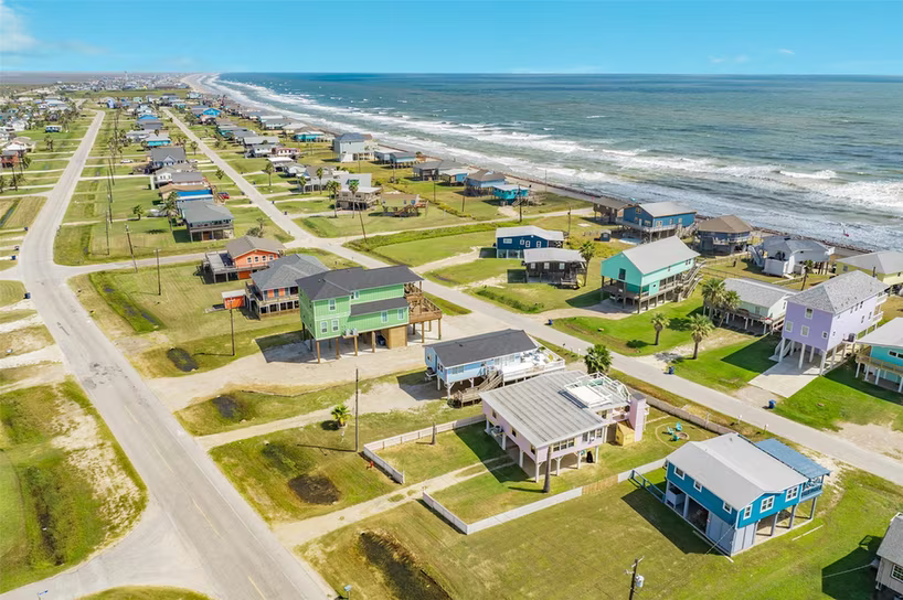Photo 7 of 922 Seashell Drive, Freeport, TX