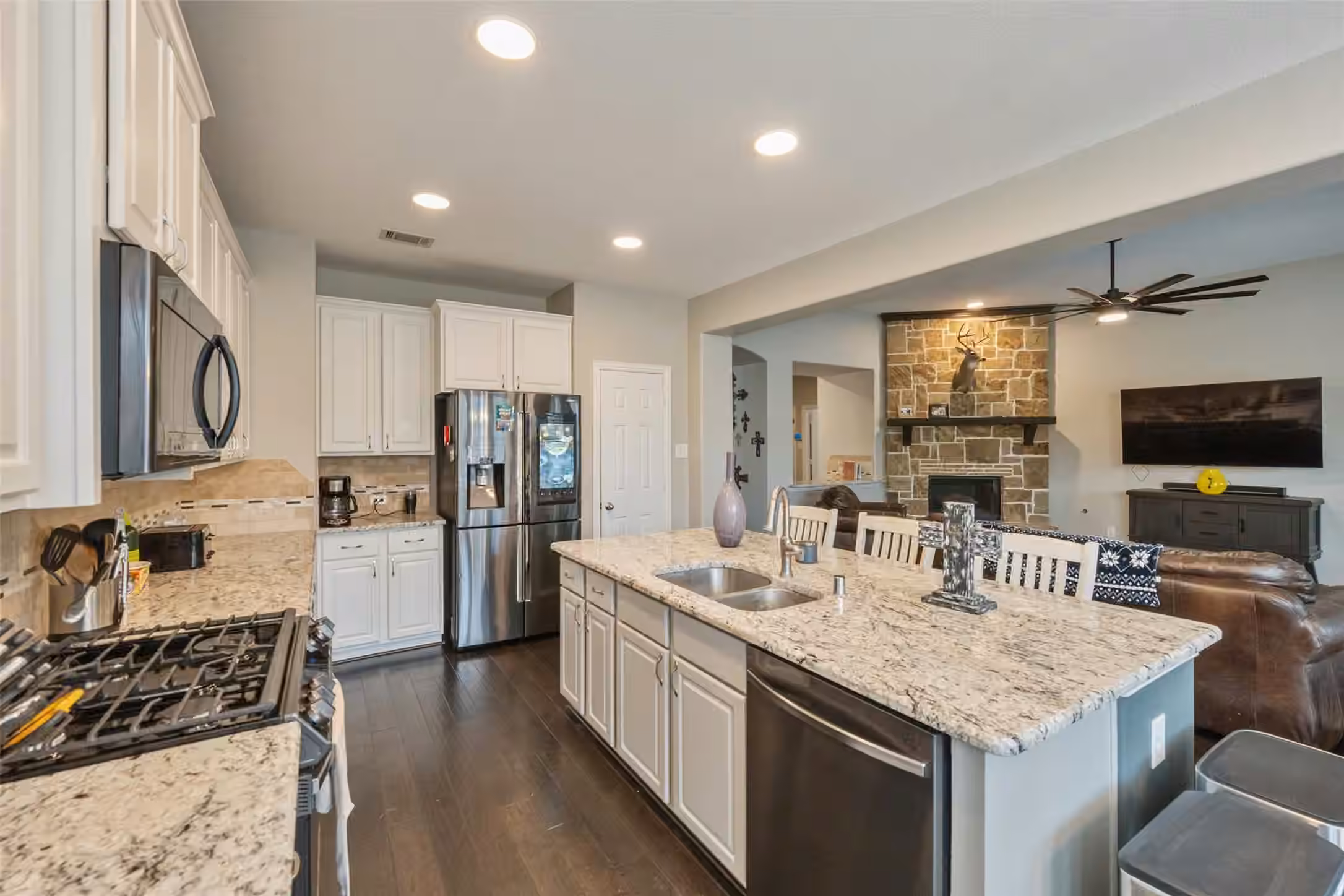 Photo 4 of 8109 Threadtail Street, Conroe, TX