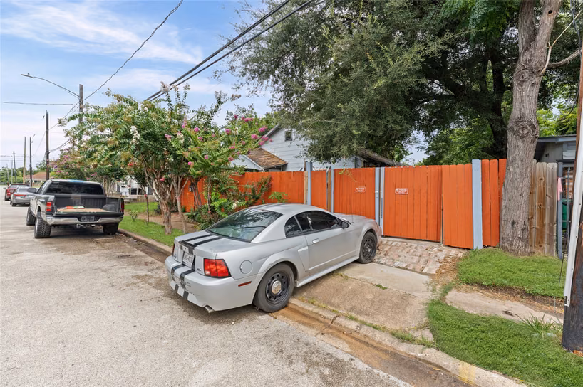 Photo 3 of 1507 Luzon Street, Houston, TX
