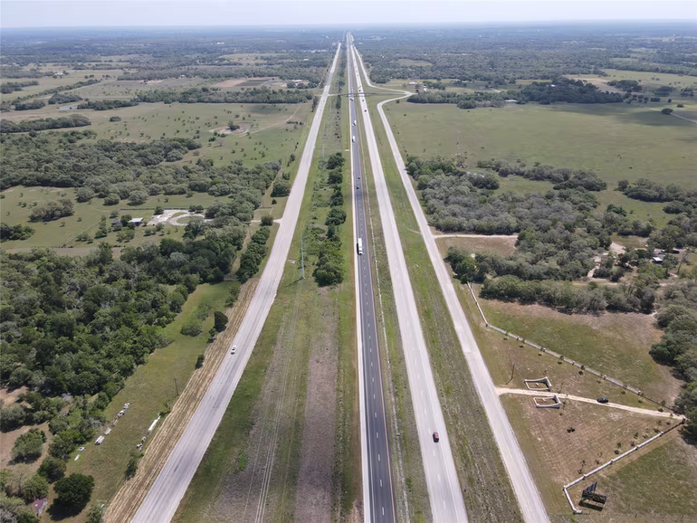 Photo 3 of 2512 Interstate 10, Weimar, TX