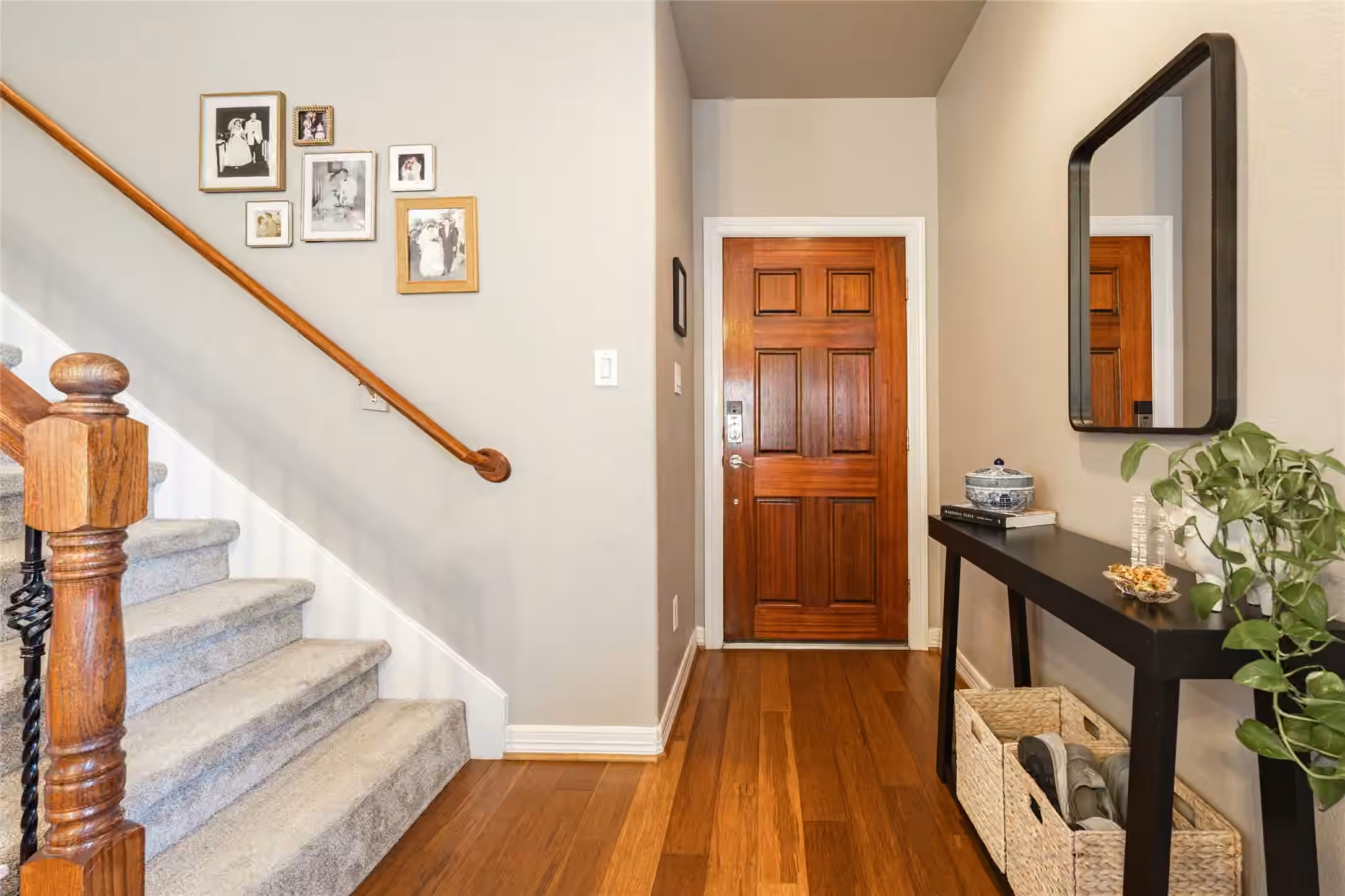 Photo 3 of 930 McKinney Park Lane, Houston, TX