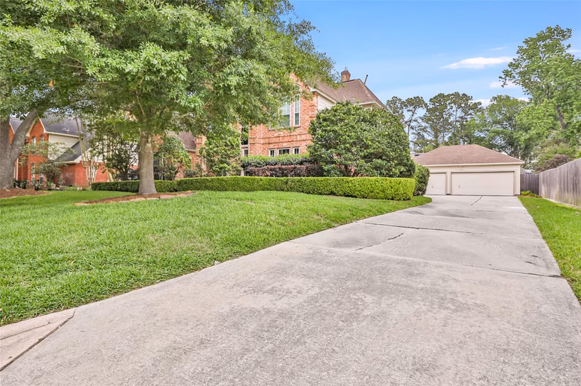 Photo 5 of 2106 Mountain Lake Drive, Kingwood, TX