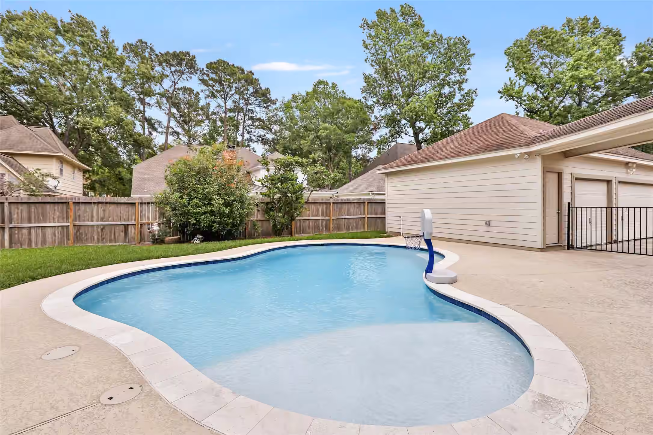 Photo 7 of 2106 Mountain Lake Drive, Kingwood, TX