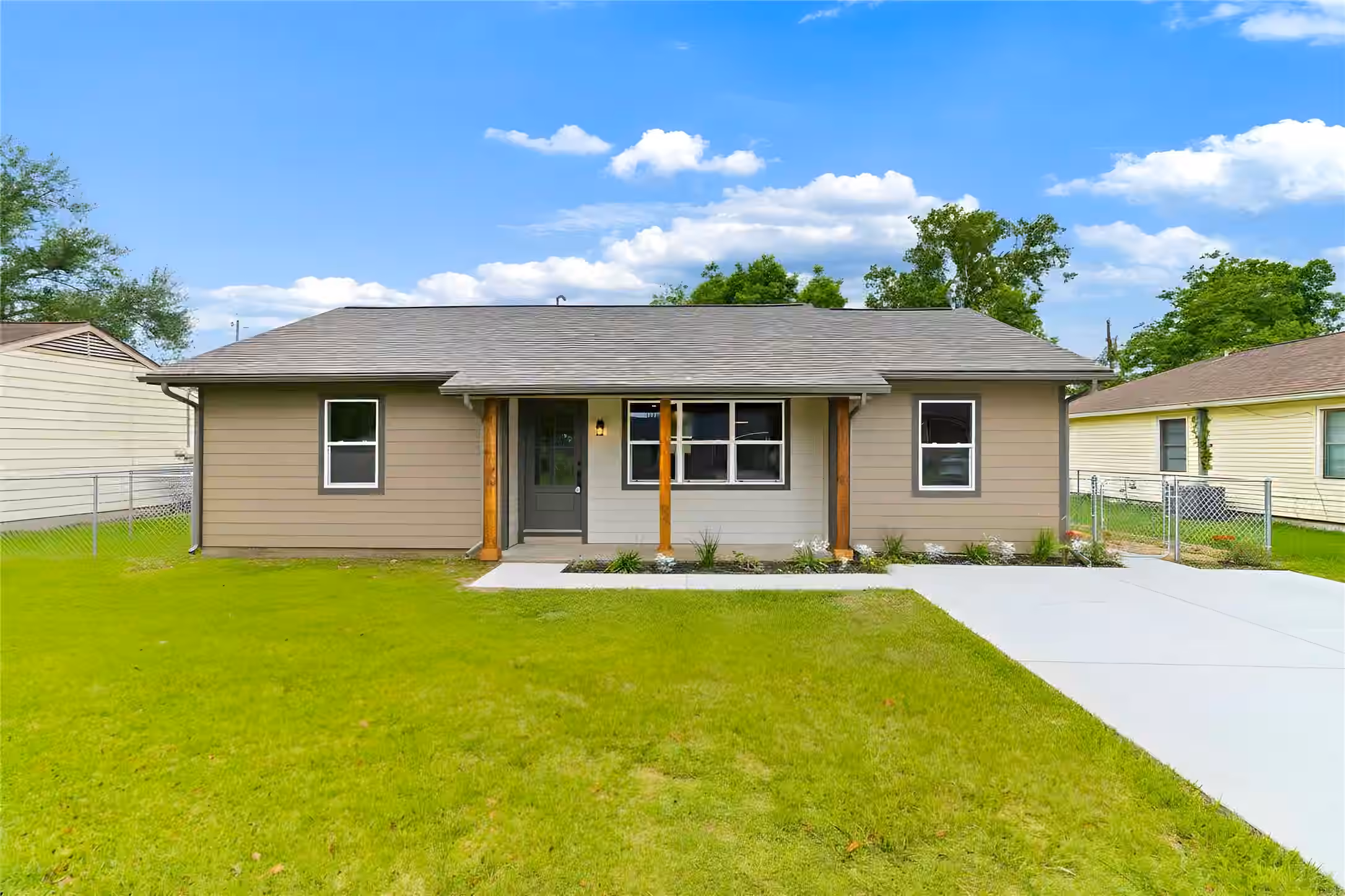 Photo of 1108 Nottingham Drive, Angleton, TX