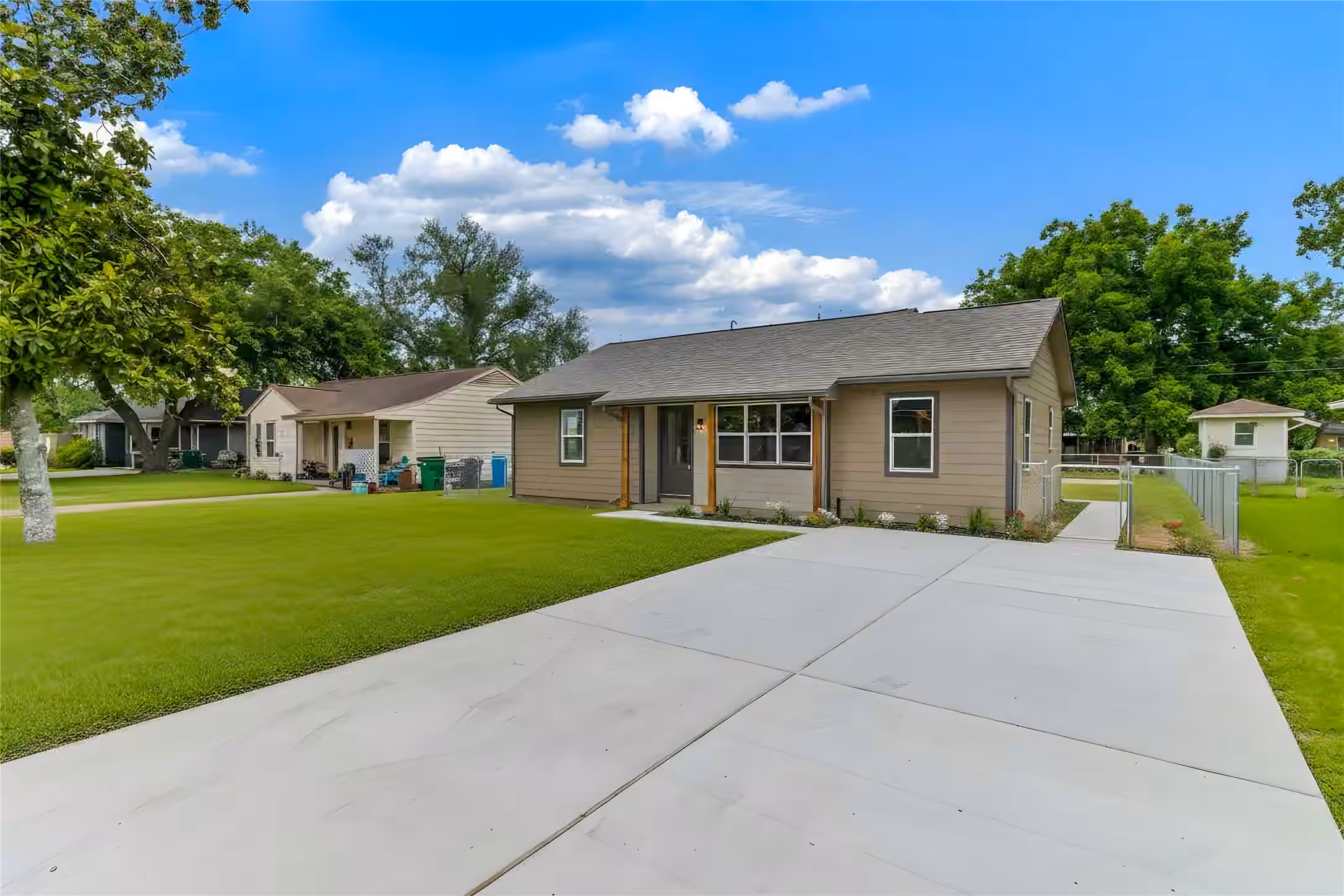 Photo 2 of 1108 Nottingham Drive, Angleton, TX