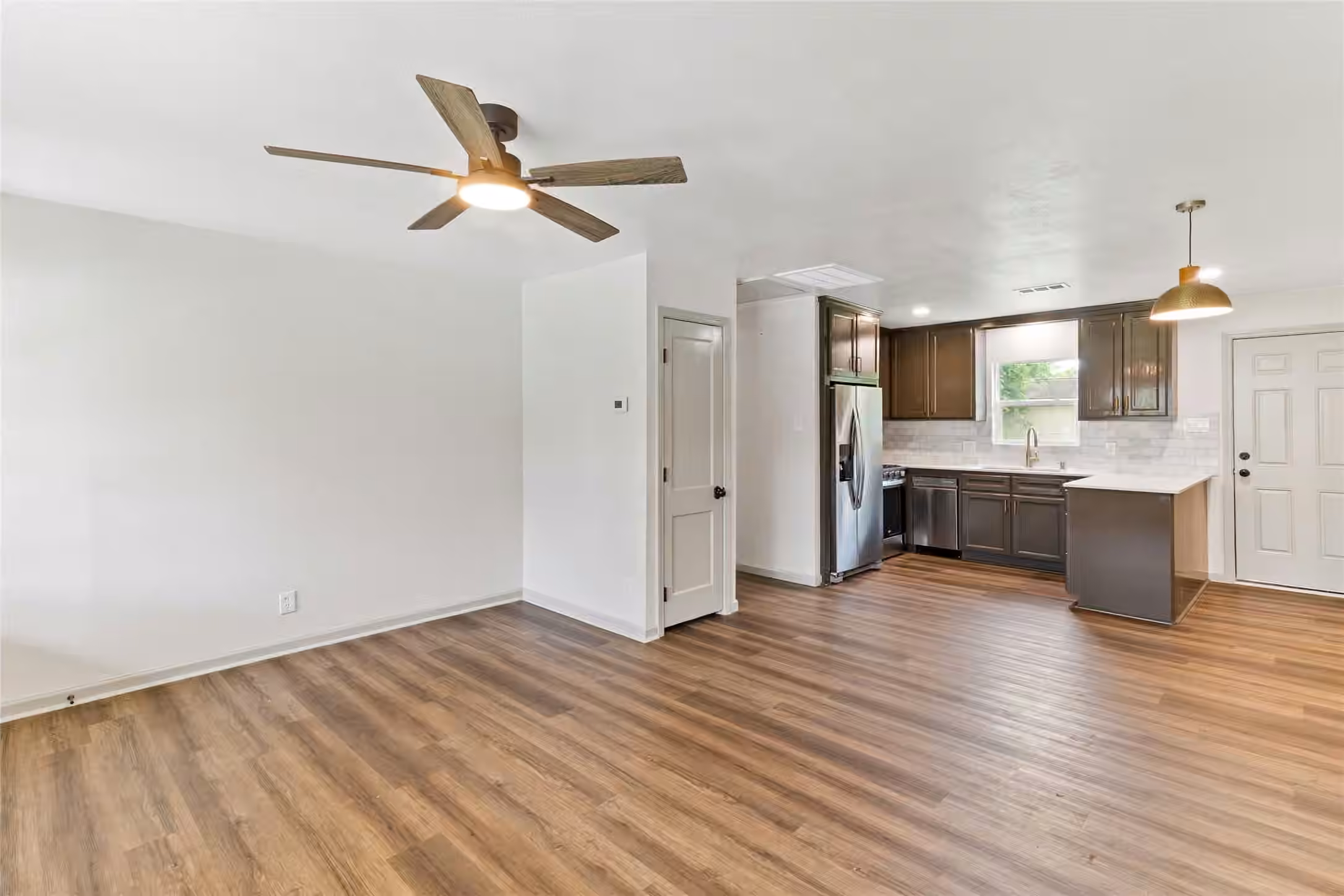 Photo 4 of 1108 Nottingham Drive, Angleton, TX