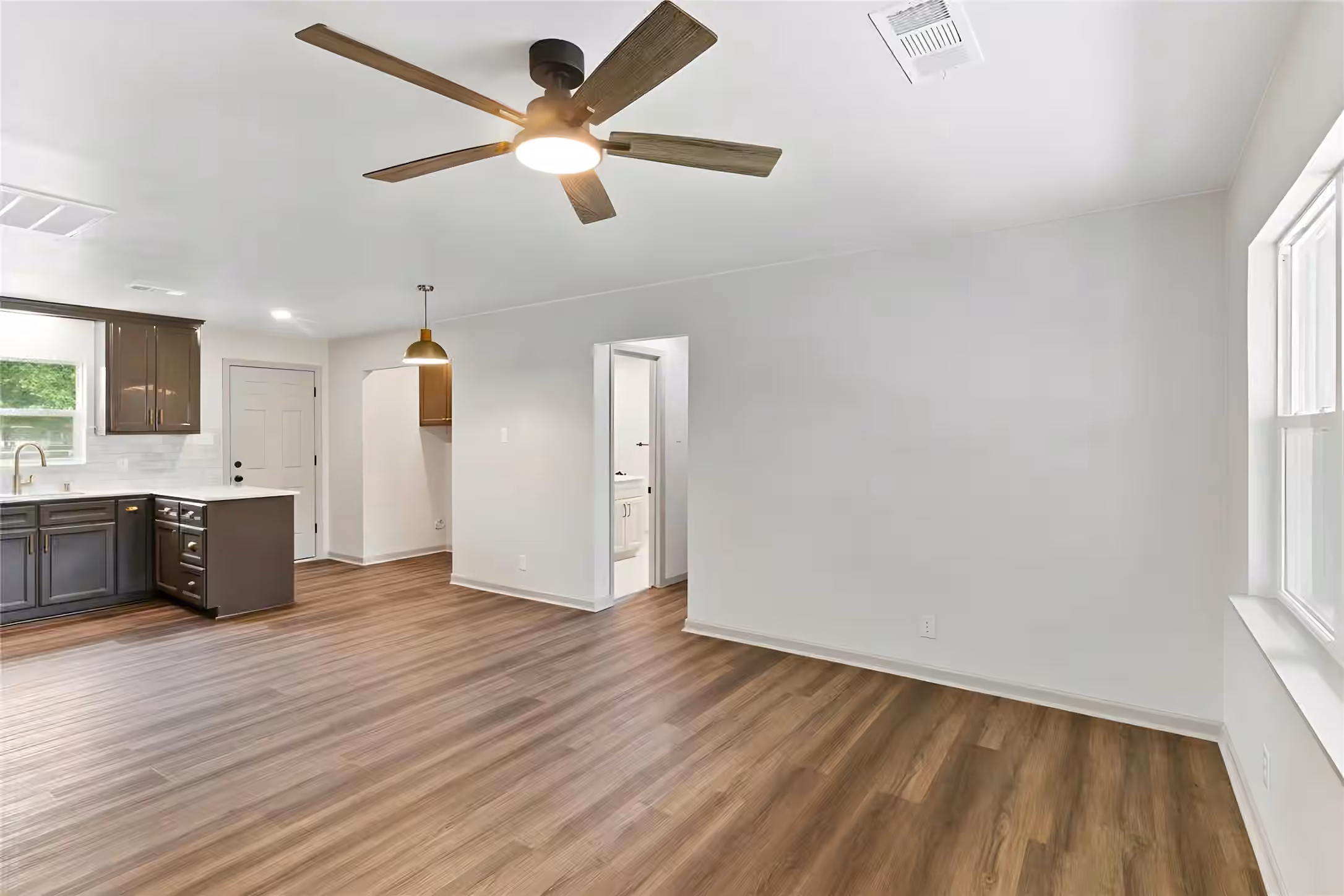 Photo 6 of 1108 Nottingham Drive, Angleton, TX