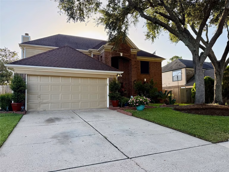 Photo 2 of 4010 Ivywood Drive, Pearland, TX
