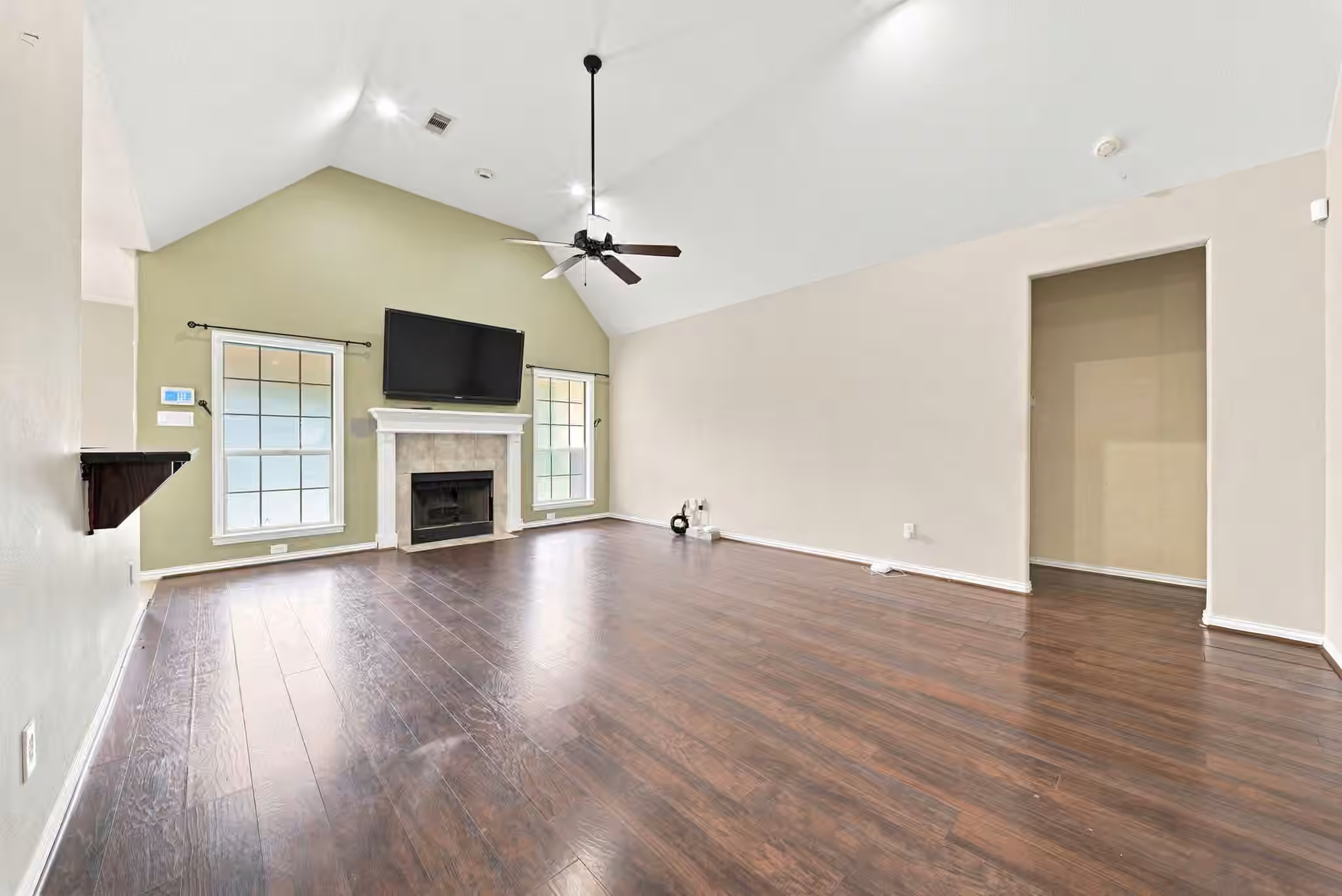 Photo 4 of 16104 Mcqueen Road, Conroe, TX