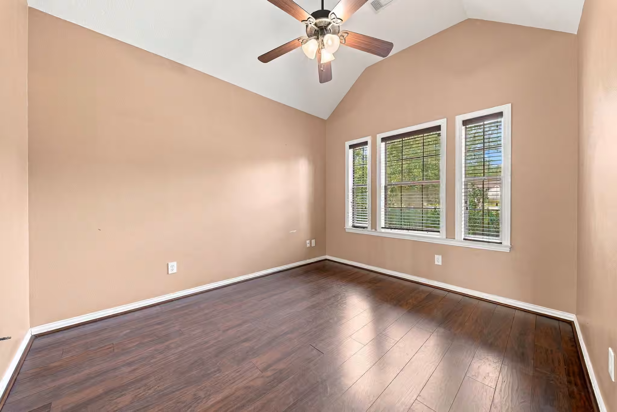 Photo 6 of 16104 Mcqueen Road, Conroe, TX