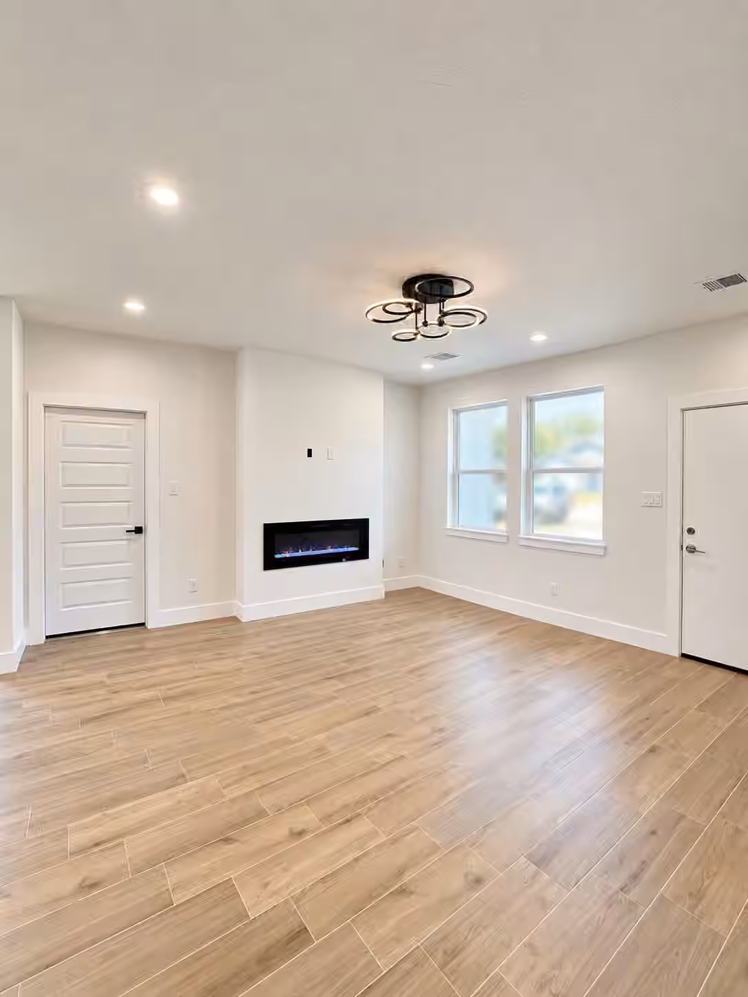 Photo 2 of 311 E Lobit, Baytown, TX