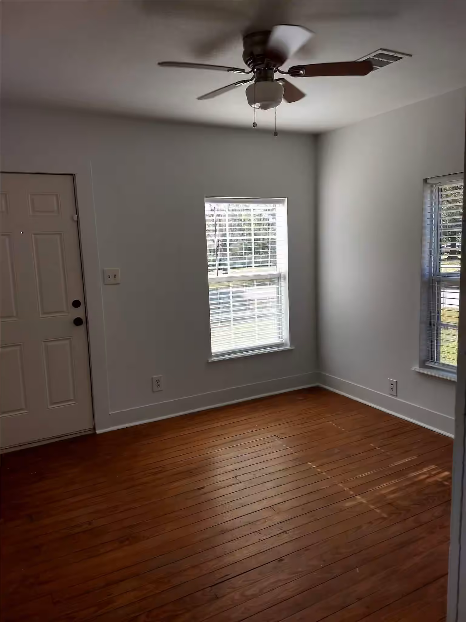 Photo 2 of 414 Avenue E, Highlands, TX
