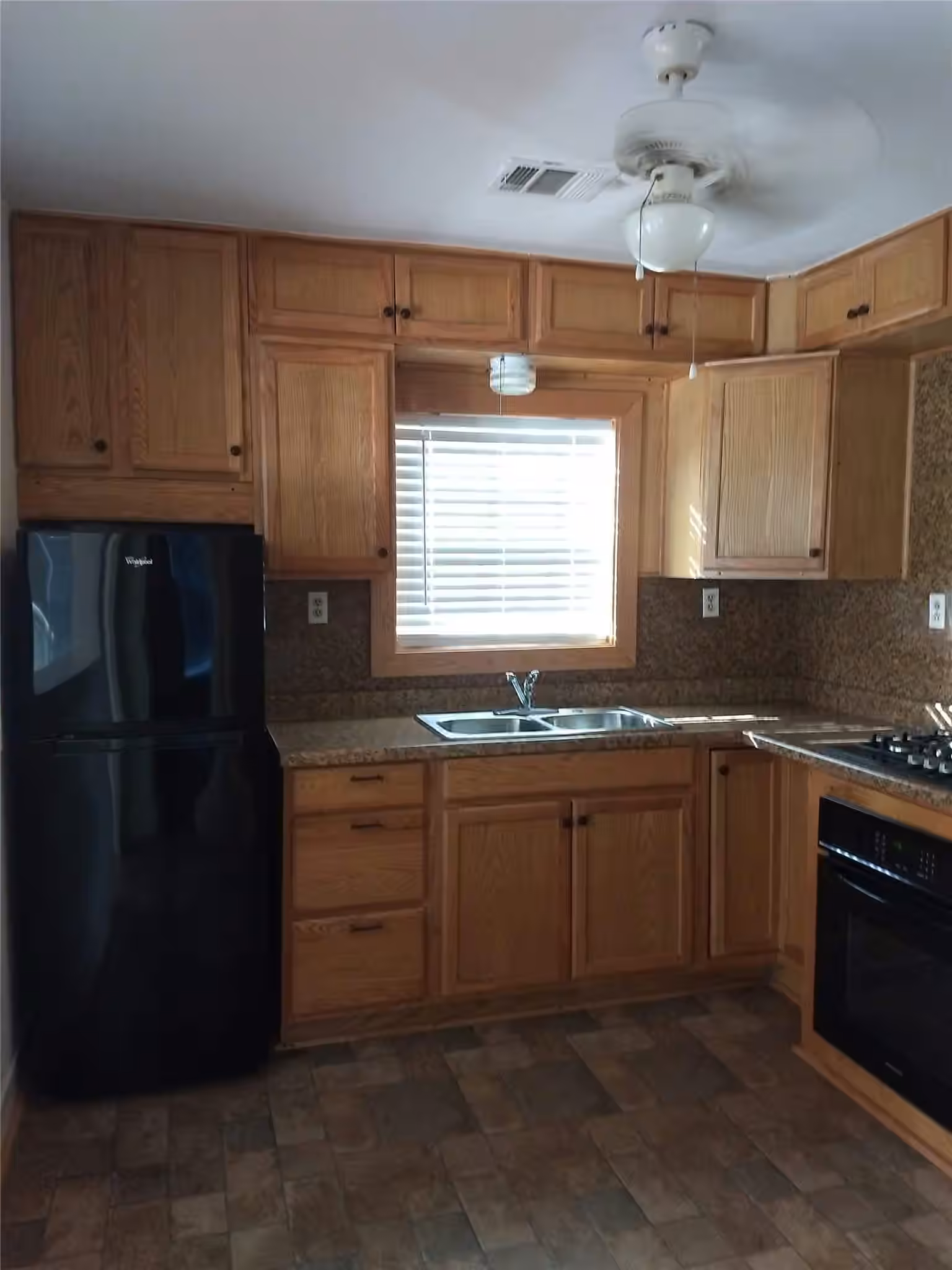 Photo 4 of 414 Avenue E, Highlands, TX