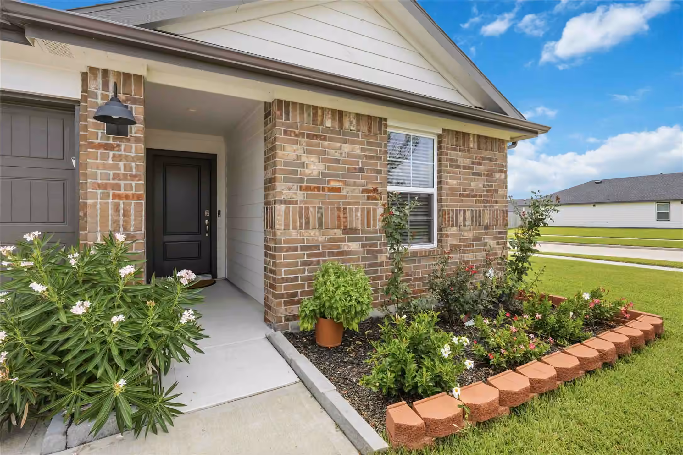 Photo 3 of 1029 Great Barracuda Lane, Alvin, TX