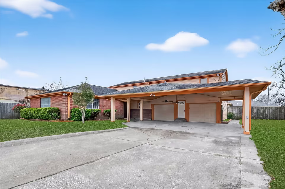 Photo 4 of 807 Ruth Street 805 807, Baytown, TX