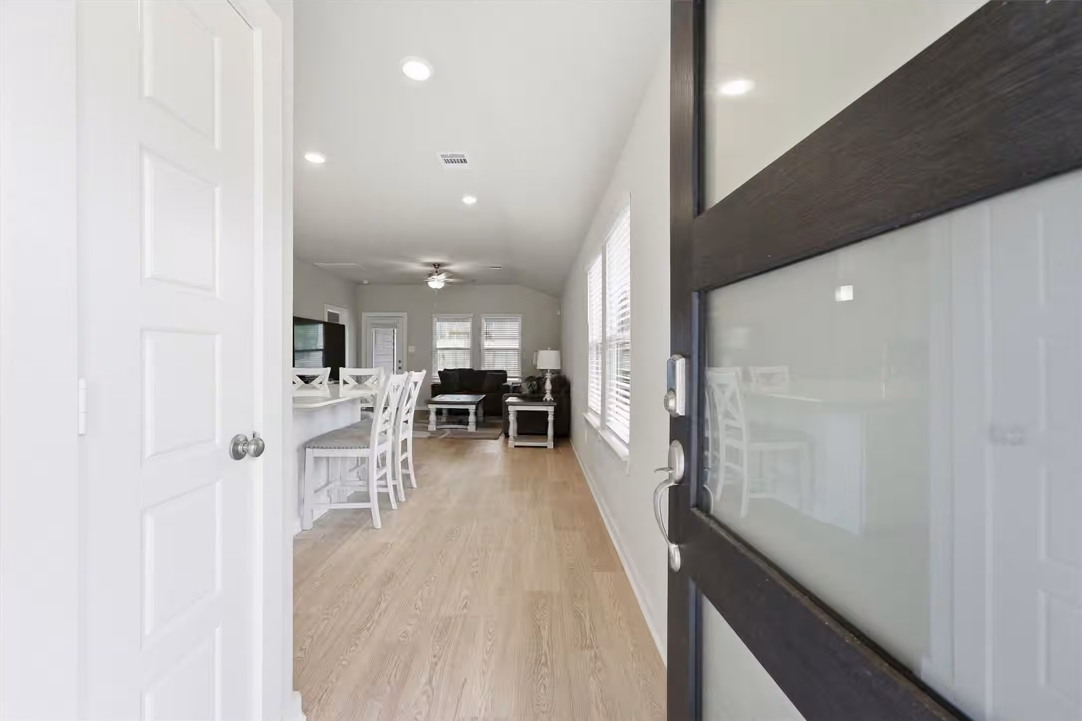 Photo 3 of 6745 Chinapkin Oak Lane, Conroe, TX