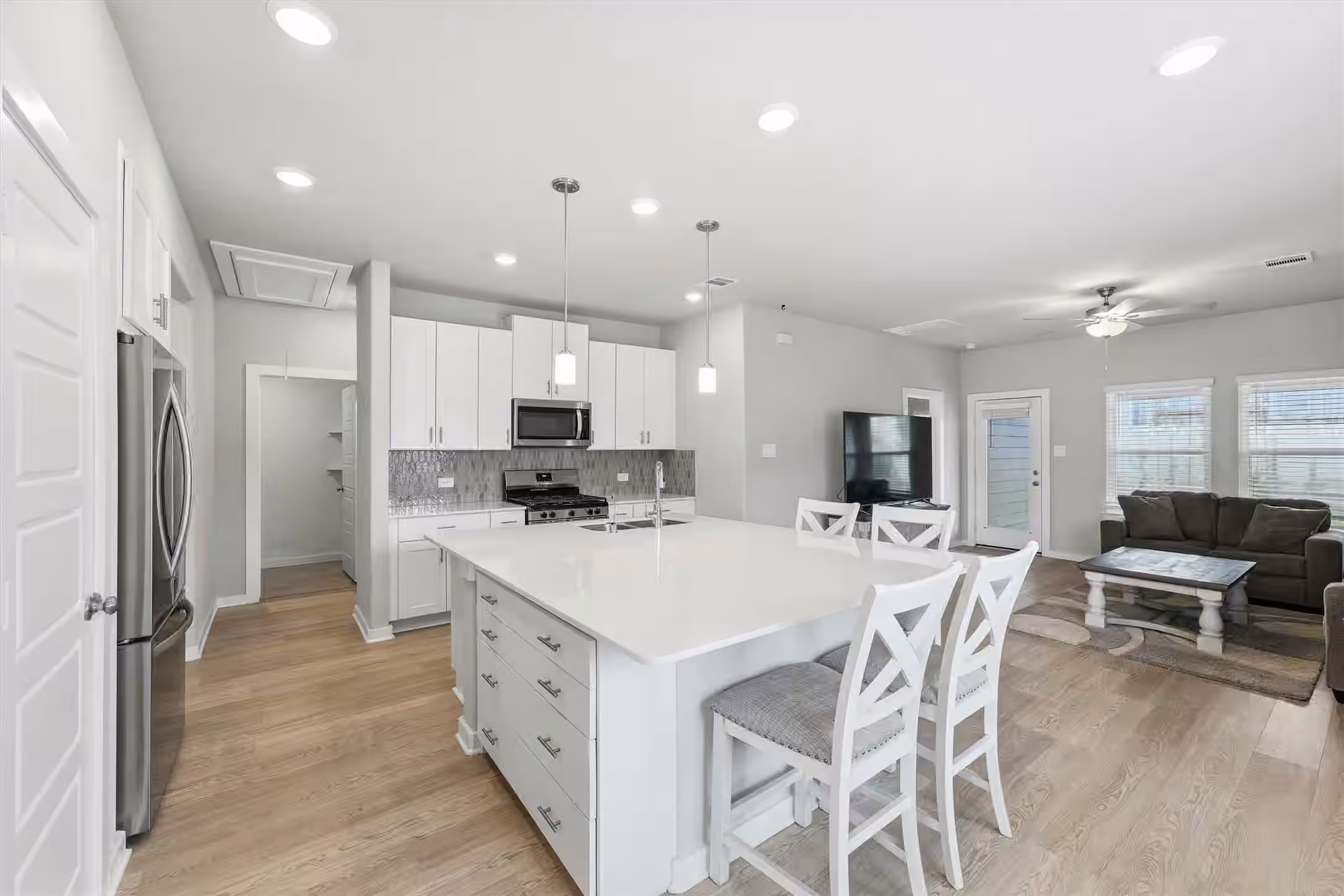 Photo 4 of 6745 Chinapkin Oak Lane, Conroe, TX