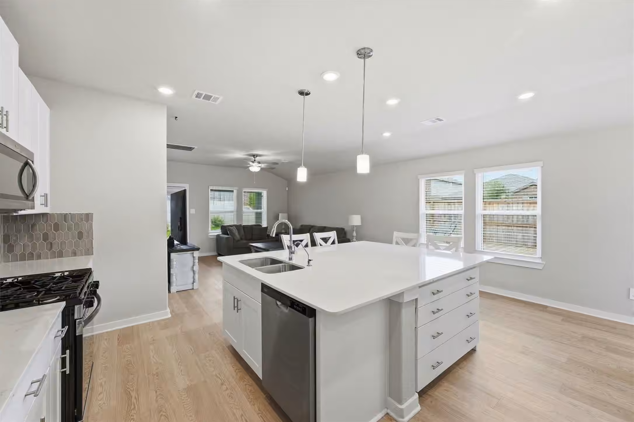 Photo 6 of 6745 Chinapkin Oak Lane, Conroe, TX