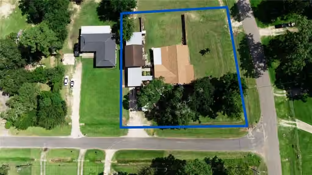 Photo 3 of 4902 Magnolia Lane, Old River Winfree, TX