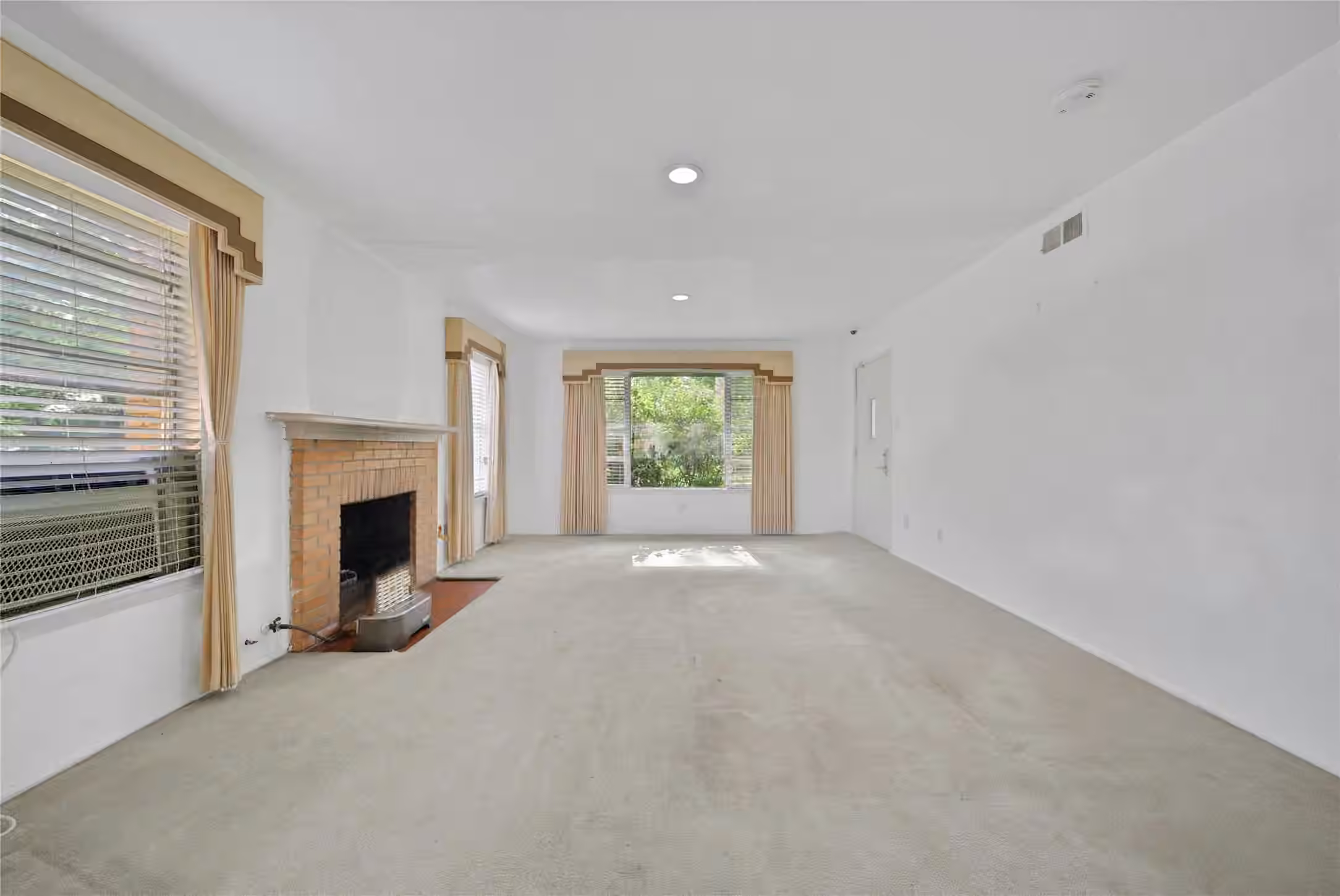 Photo 4 of 5245 Brinkman Street, Houston, TX