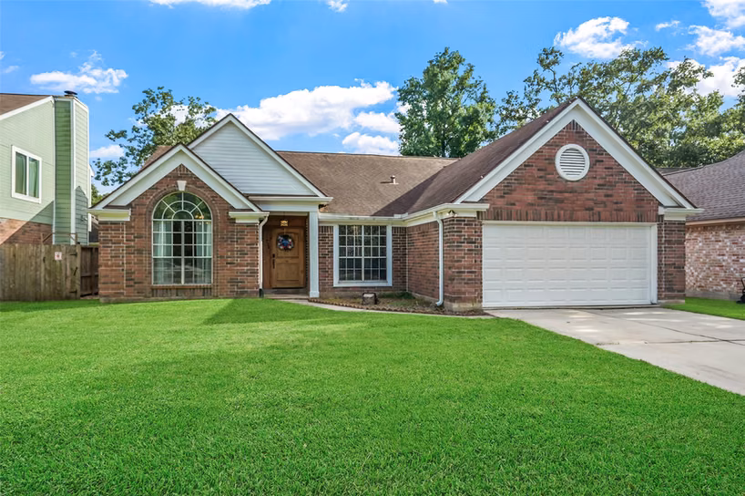 Photo of 929 N Rivershire Drive, Conroe, TX 77304