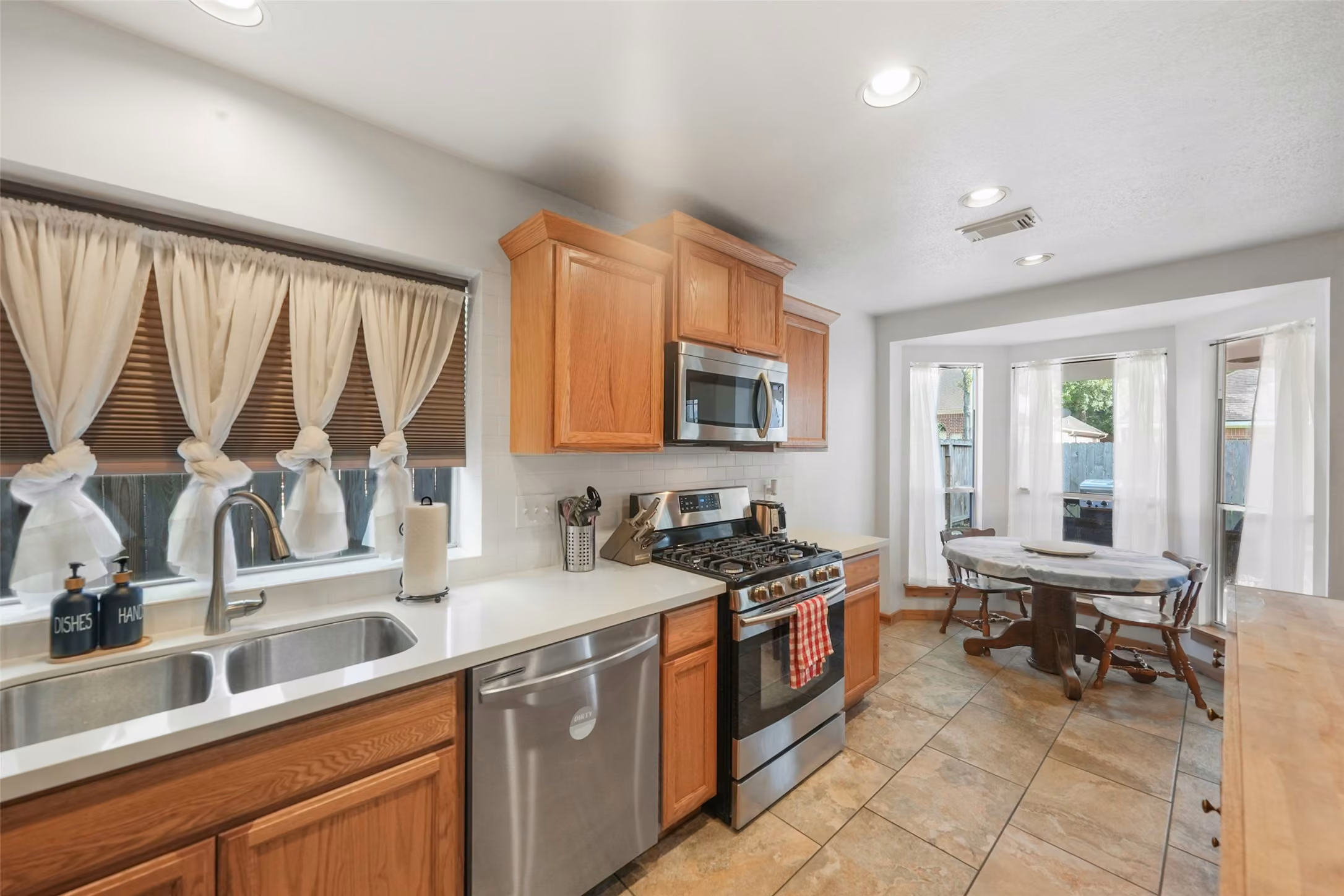Photo 5 of 929 N Rivershire Drive, Conroe, TX