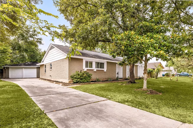 Photo 2 of 4327 Peridot Lane, Friendswood, TX