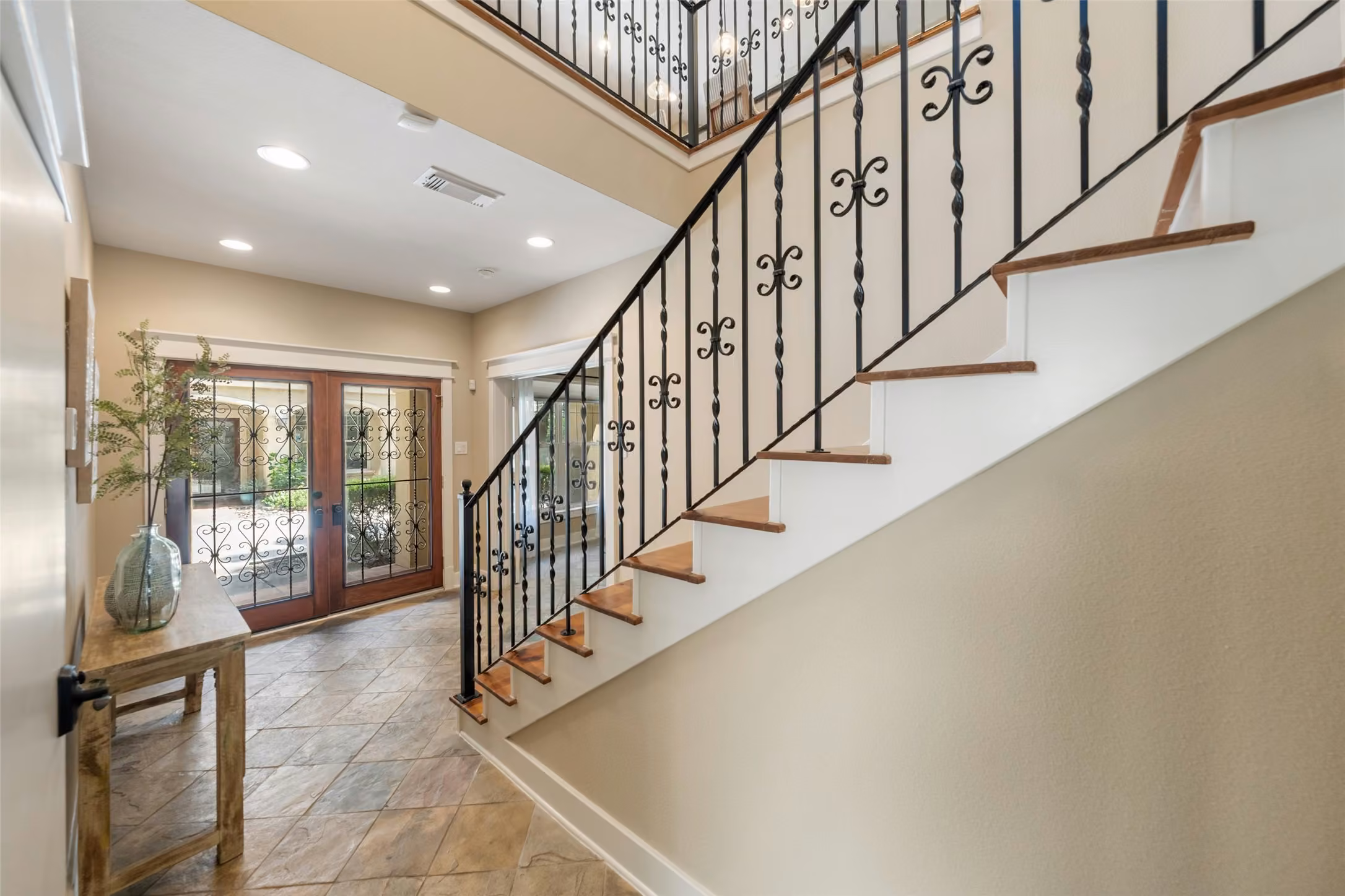 Photo 4 of 427 Jackson Hill Street, Houston, TX