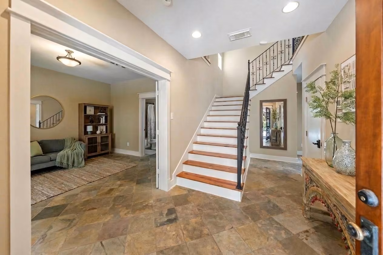 Photo 5 of 427 Jackson Hill Street, Houston, TX