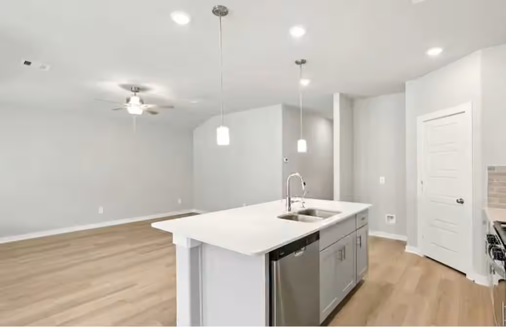 Photo 4 of 12023 Marlin Strait Drive, Baytown, TX