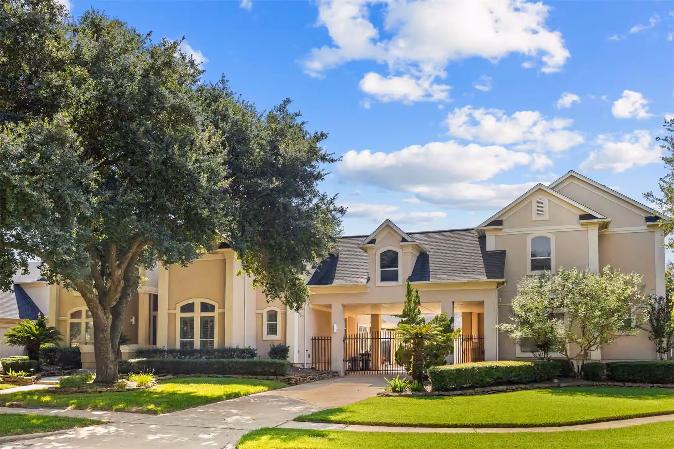 Photo of 6 Epernay Place, Houston, TX 77040