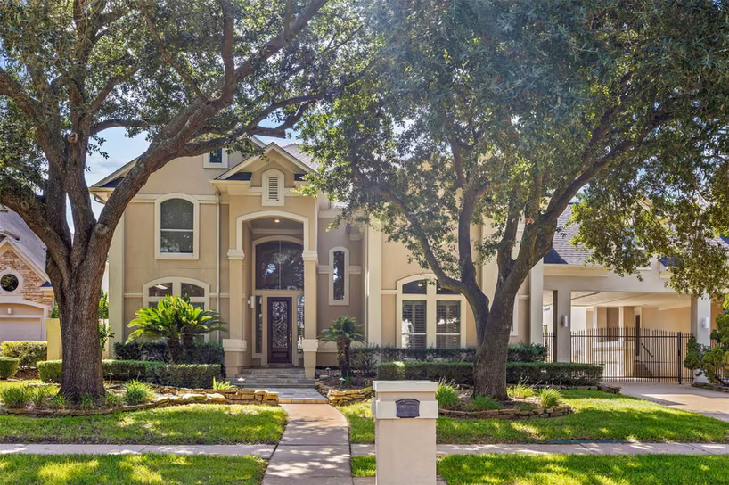 Photo 2 of 6 Epernay Place, Houston, TX