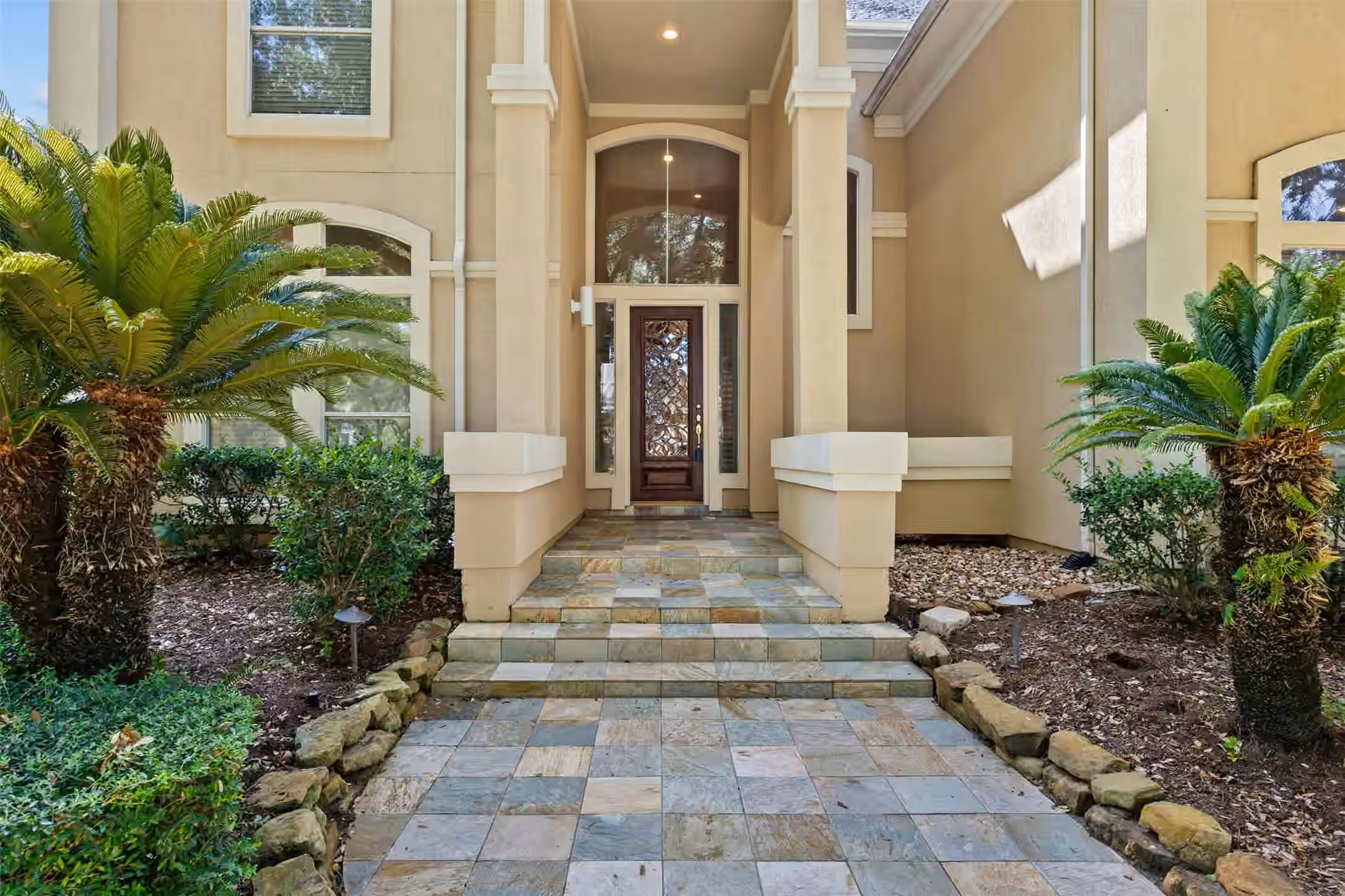 Photo 3 of 6 Epernay Place, Houston, TX