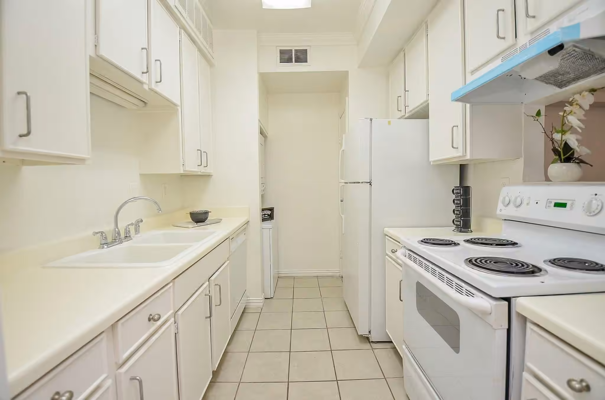 Photo 4 of 9707 Richmond Avenue 109, Houston, TX