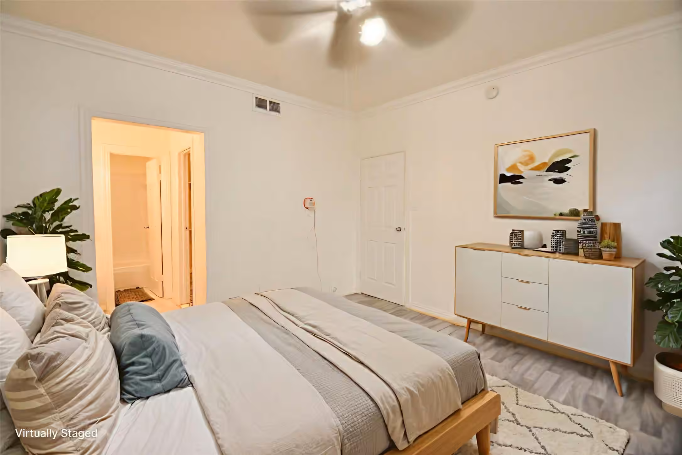 Photo 7 of 9707 Richmond Avenue 109, Houston, TX