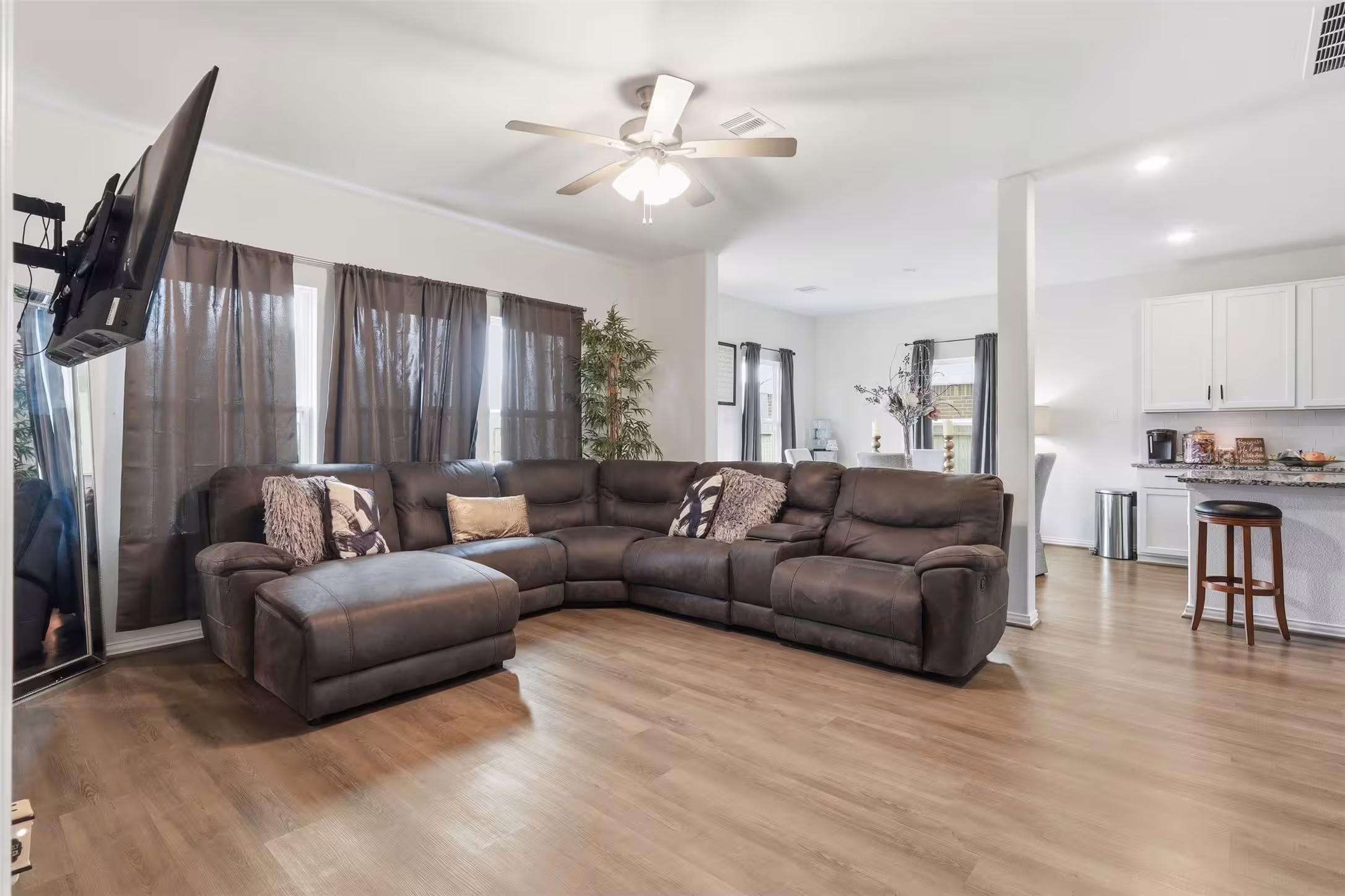 Photo 5 of 32302 Cedar Crest Drive, Waller, TX