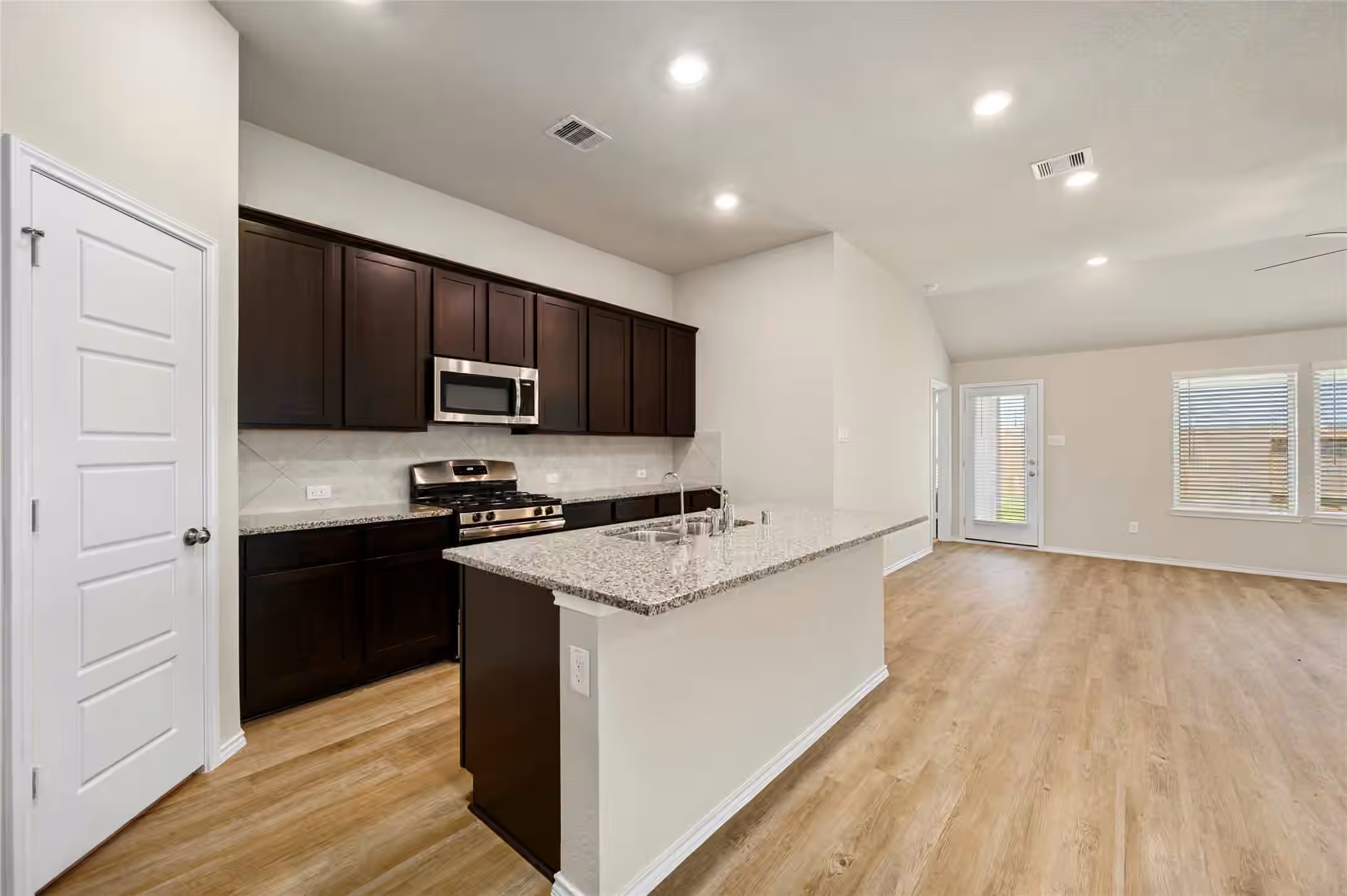 Photo 6 of 2123 Levant Lane, Baytown, TX