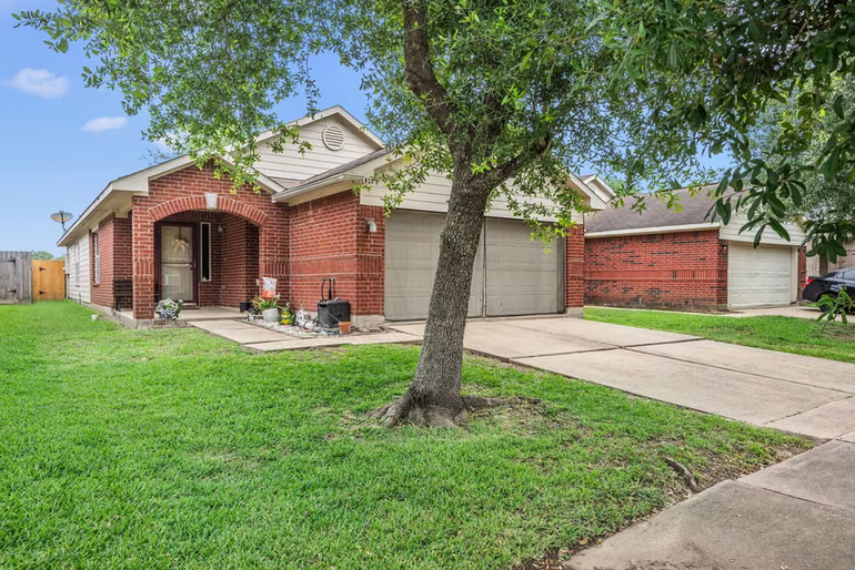 Photo 3 of 1023 Hampton Villa Lane, Houston, TX